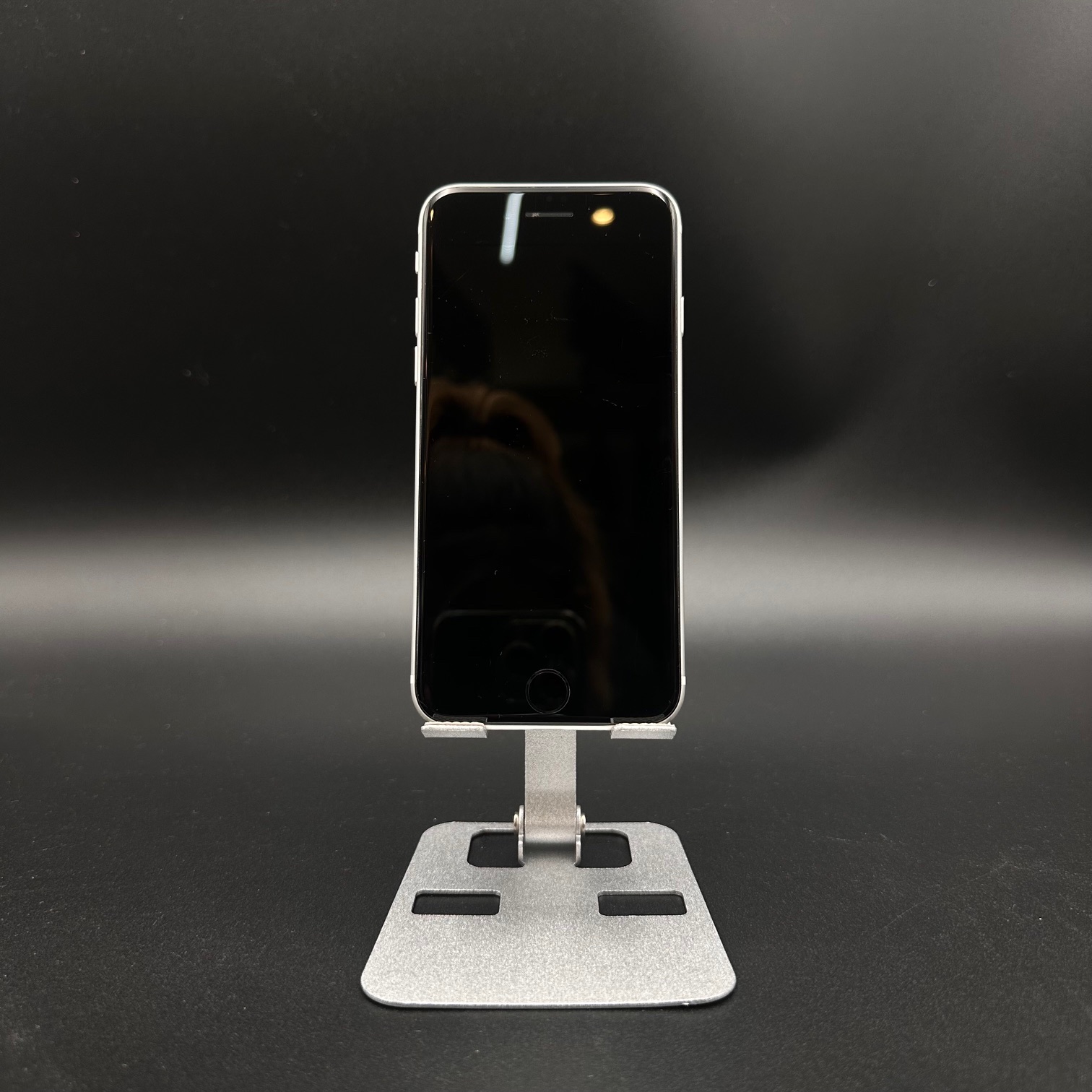 iPhone SE 2022 - Image 2